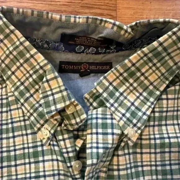 Tommy Hilfiger button down - Picture 4 of 5